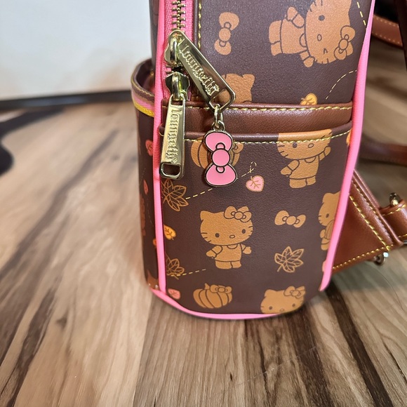 Rare Sanrio Hello Kitty Fall Pumpkin Loungefly Backpack - Picture 5 of 7